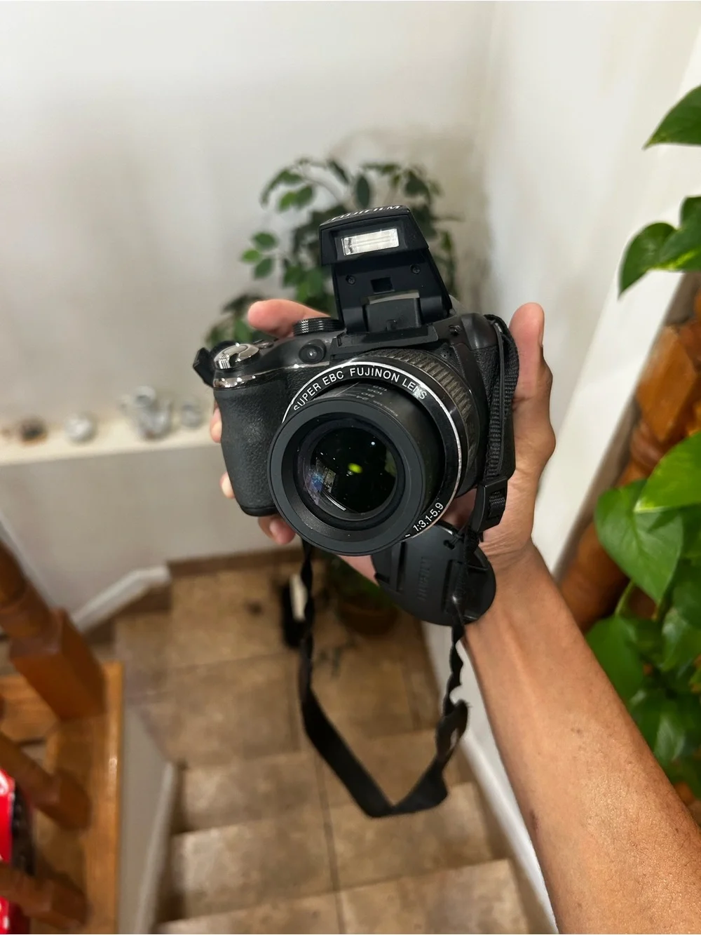 Fujifilm Finepix S3200  14MP 24X Digital Camera with lens Cover + Sd Card